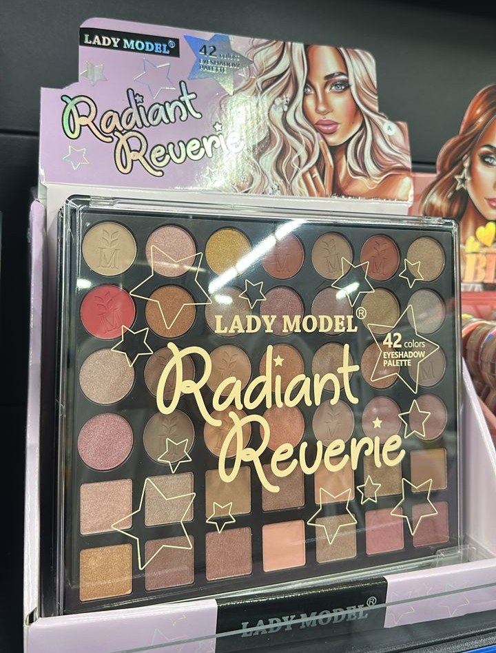 LADY MODEL RADIANT REVERIE 42色美妆眼影盘